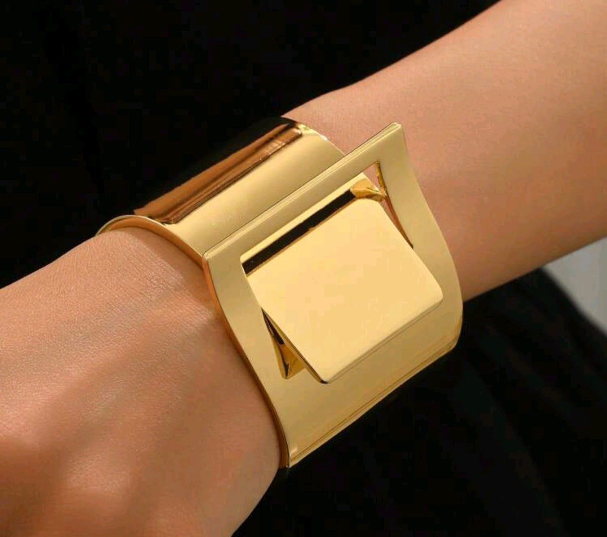 1 Stück goldfarbenes, übertrieben breites Armband, modisches Design