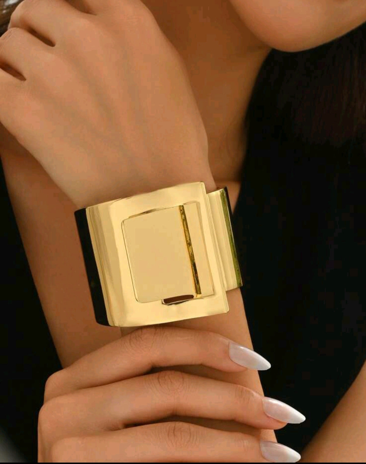 1 Stück goldfarbenes, übertrieben breites Armband, modisches Design