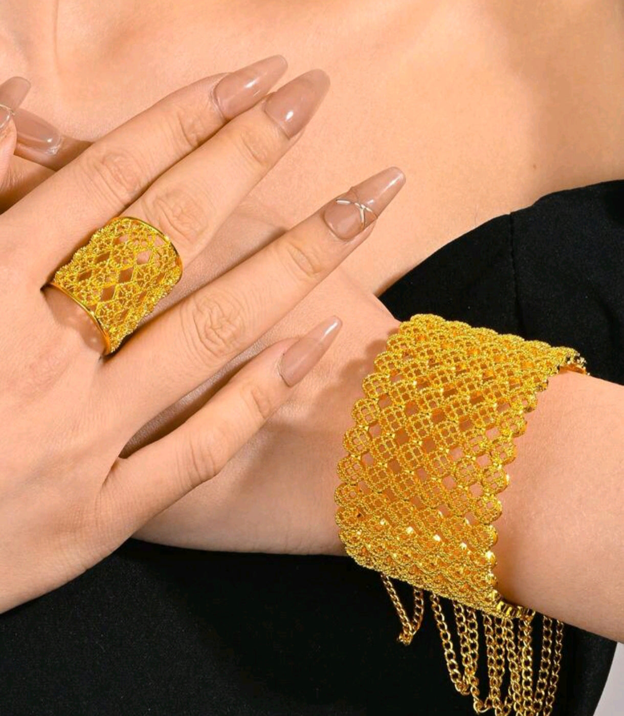 Armbändern und Ringen