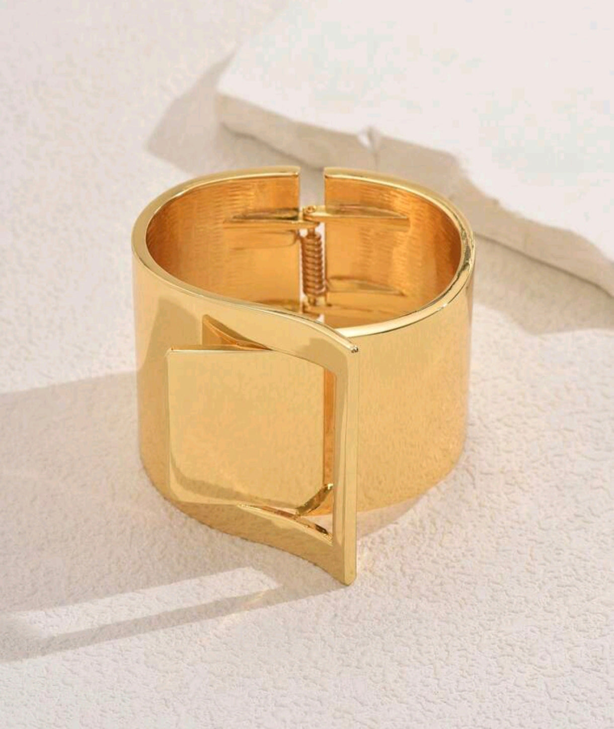 1 Stück goldfarbenes, übertrieben breites Armband, modisches Design